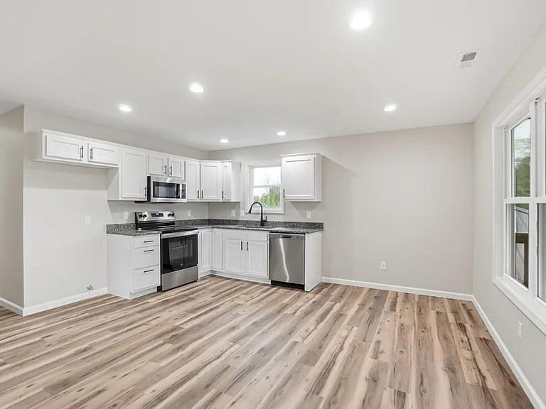 1626 Howell St #201 — Photo 9