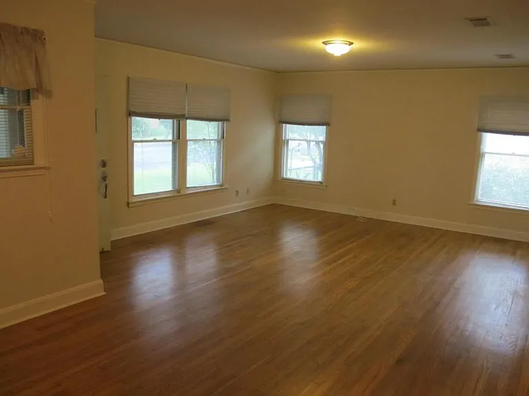 2409 Northland Dr — Photo 2