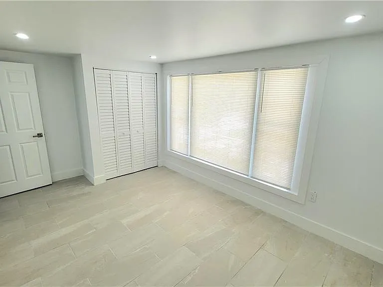 10671 Hampton St — Photo 12