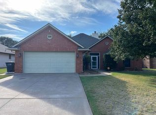 1112 Briar Ridge Rd, Enid, OK 73703