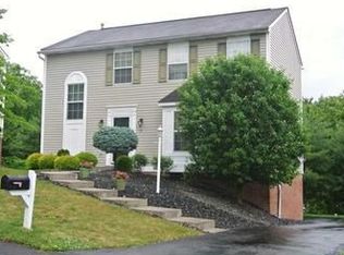 32 Countryside Ct, Canonsburg, PA 15317