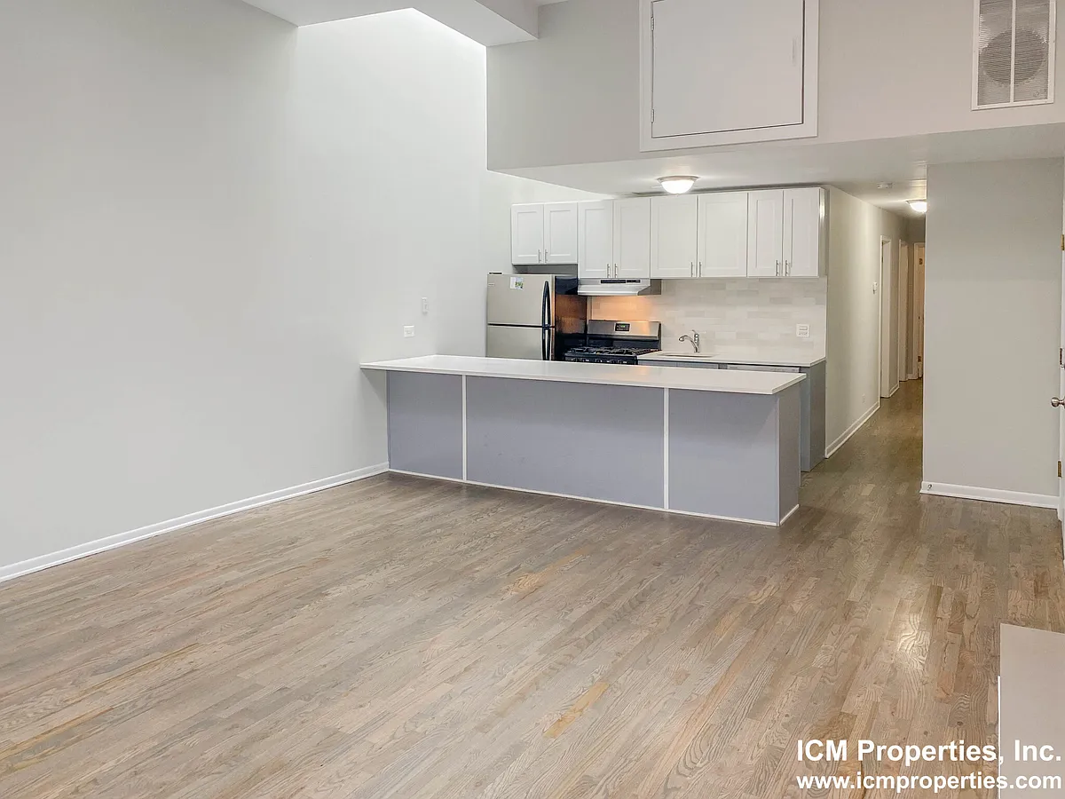 Building Photo - 2517 N Lincoln Ave #B4