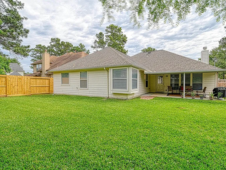 25923 Marshbrook Ln — Photo 21
