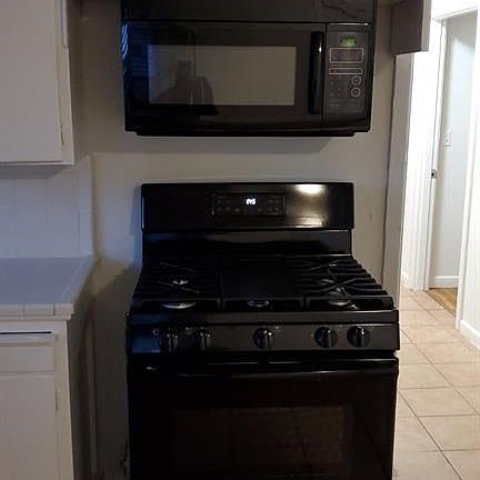 3rd image of 4928 Lovell Ave