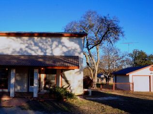 141 Oak Ridge Dr, Center Point, TX 78010