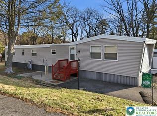 10 E Zimmer Dr, Walnutport, PA 18088