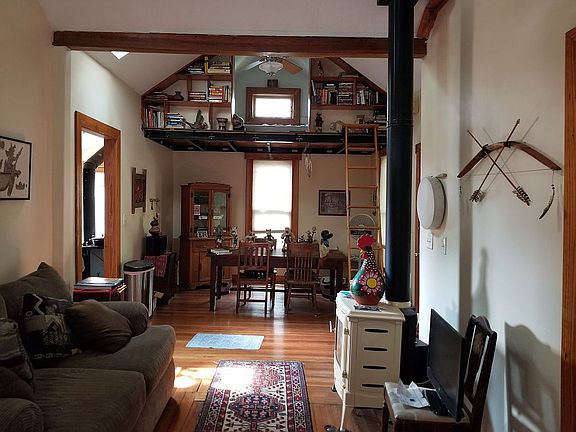 Living & dining room w/loft