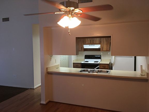 5th image of 3019 SE 7th Ave APT D