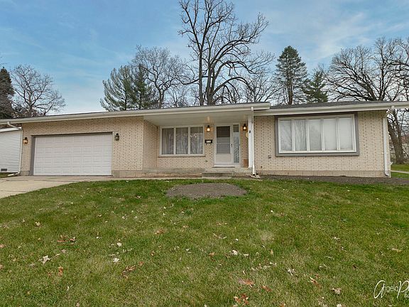 3rd image of 916 N Oakwood Dr