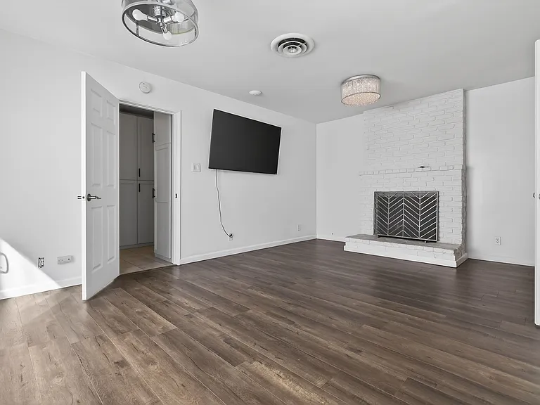 331 Victory Ct — Photo 8