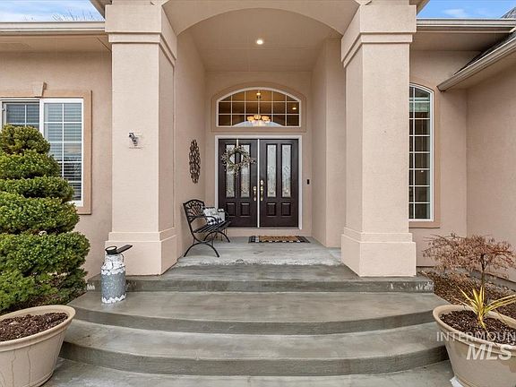 2nd image of 315 Larkspur Ct