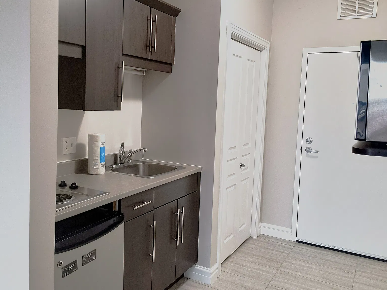 25 Flanders Court — Photo 2