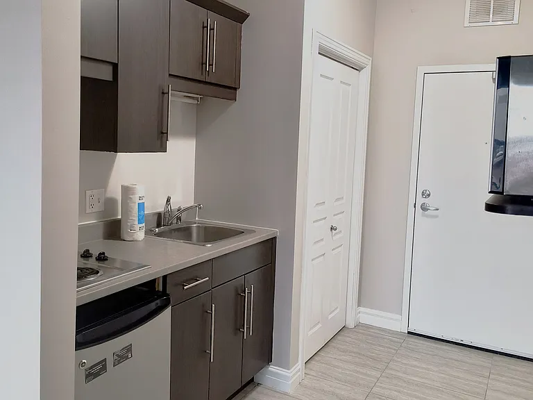 25 Flanders Ct — Photo 2