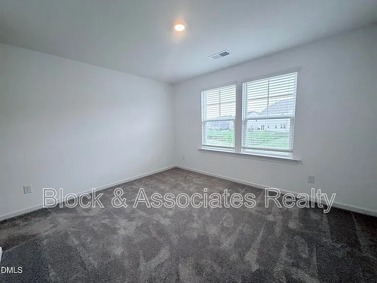 611 Contento Ct — Photo 11