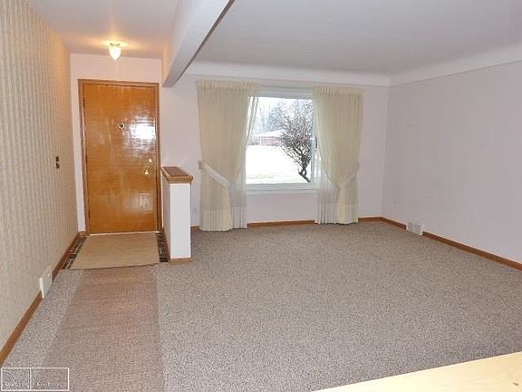 2nd image of 21124 Thiele St