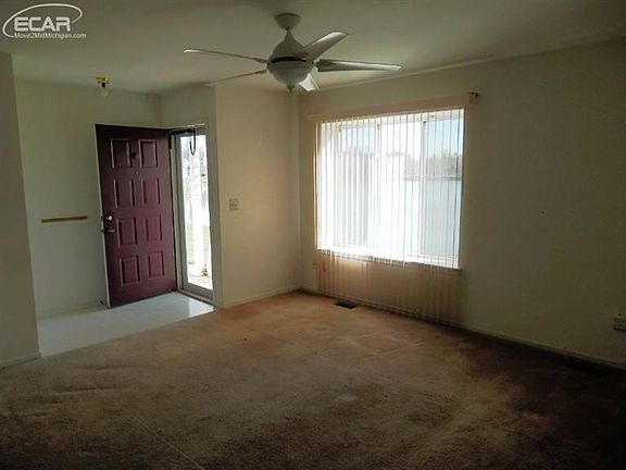 4th image of 1083 Lake Park Cir