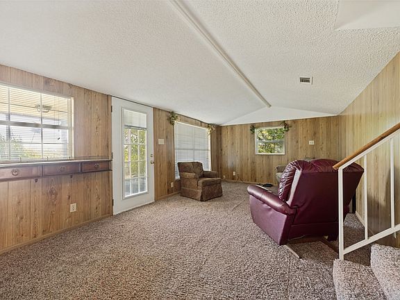 4th image of 4449 County Road 895
