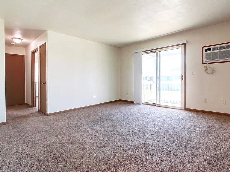 419 Stratford Way #6 — Photo 6