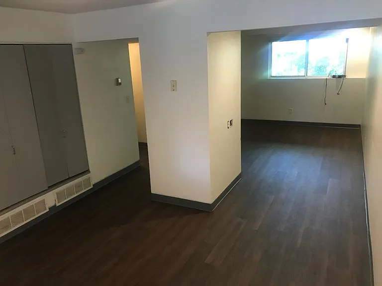 Regents Court Apartments — Photo 6