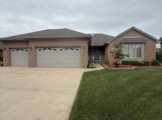 35851 Ireneus Dr, New Baltimore, MI