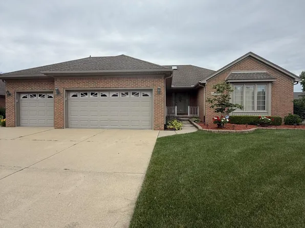 35851 Ireneus Dr, New Baltimore, MI 48047