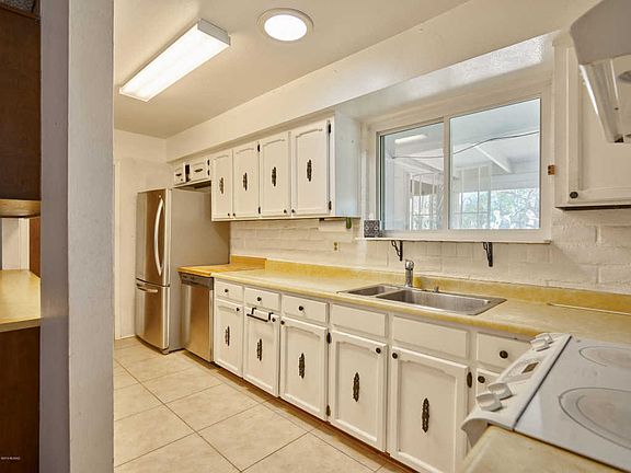 3rd image of 11150 N Camino Central