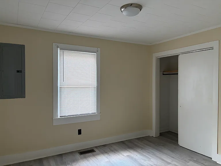 717 Hoover St — Photo 8