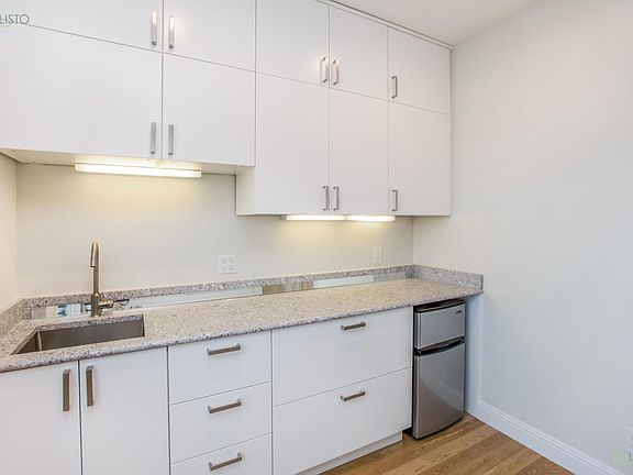 2nd image of 4740 Balboa St APT 307