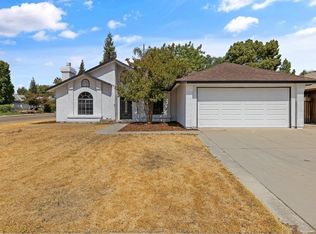 1548 W Henley Creek Rd, Reedley, CA 93654