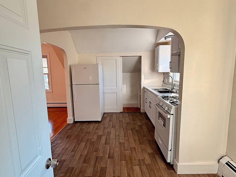 1st image of 104 Suffolk Ave Floor 2