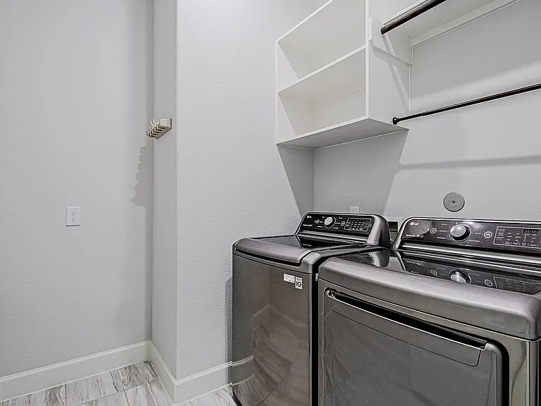 4002 Maple Glen Dr — Photo 28