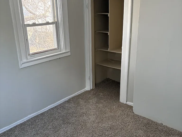 106 Gallatin Ave — Photo 6