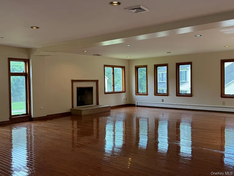 227 Beverly Rd — Photo 3