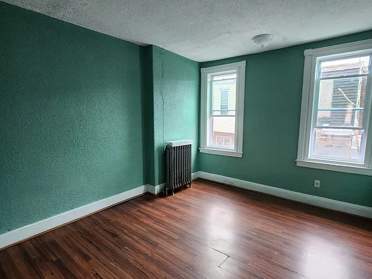 3926 N Franklin St — Photo 3