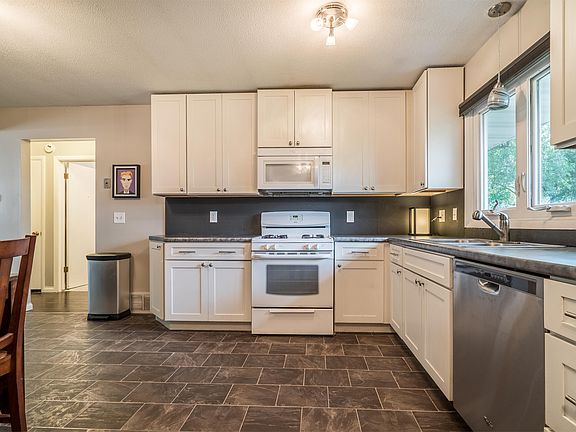 2nd image of 3106 39th Ave NE #1