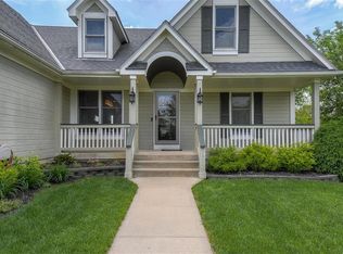908 Rosewood Ct, Paola, KS 66071