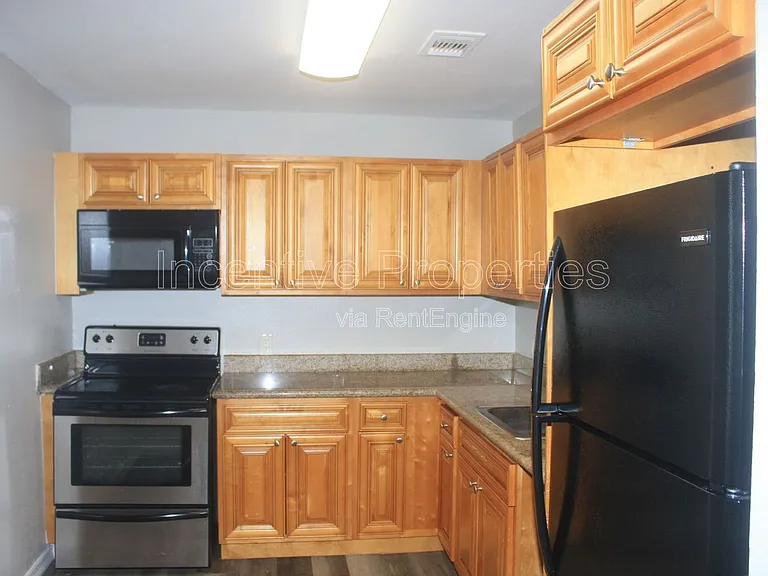 4176 Versailles Dr #D — Photo 2