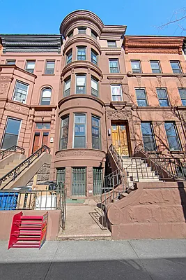 Rented by Charney Real Estate LLC | media 21