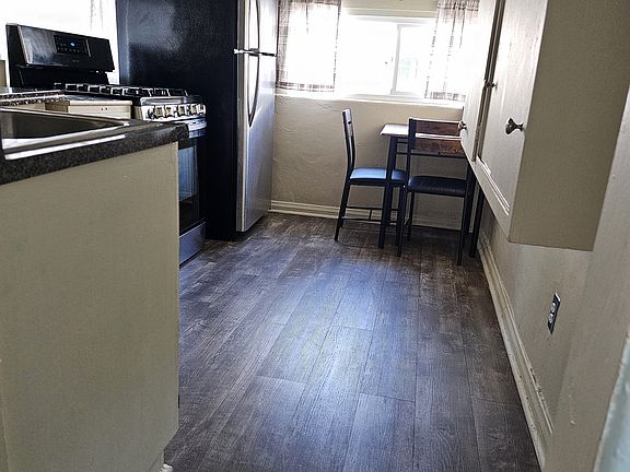 3rd image of 6453 Roble Ave