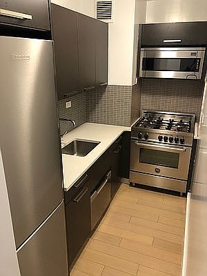 3rd image of 222 E 39th St APT 21E