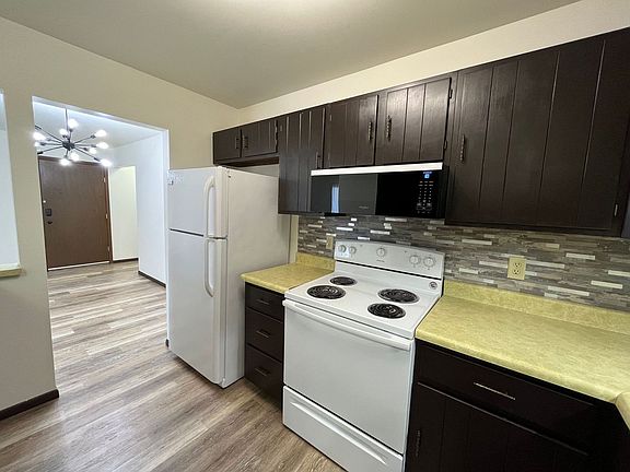 5th image of 1600 Sawyer Dr APT F
