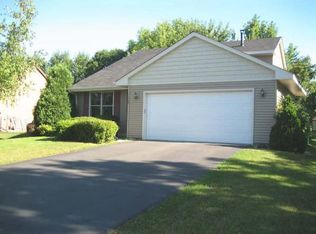 1037 Kettle Creek Rd, Eagan, MN 55123