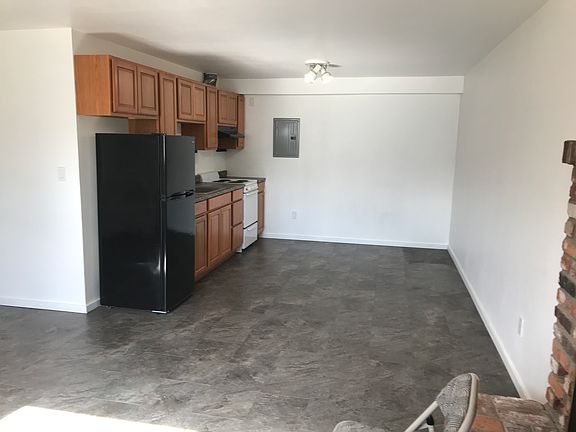 Kitchen & dining area