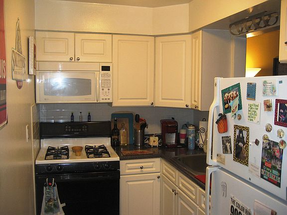 3rd image of 5 Brevoort Dr APT 1C