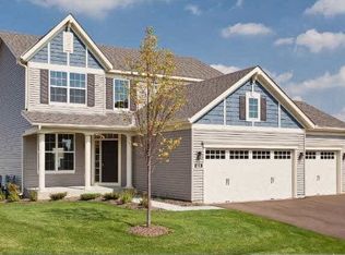 624 E Gate Pkwy, Mahtomedi, MN 55115