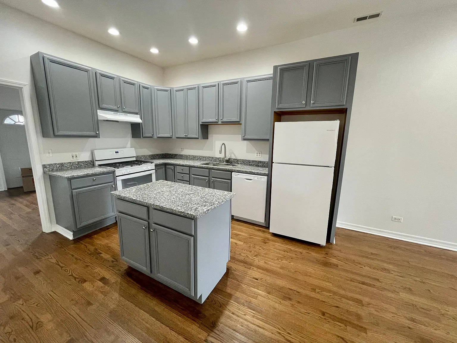 3 bed, $2,800 — Photo 3
