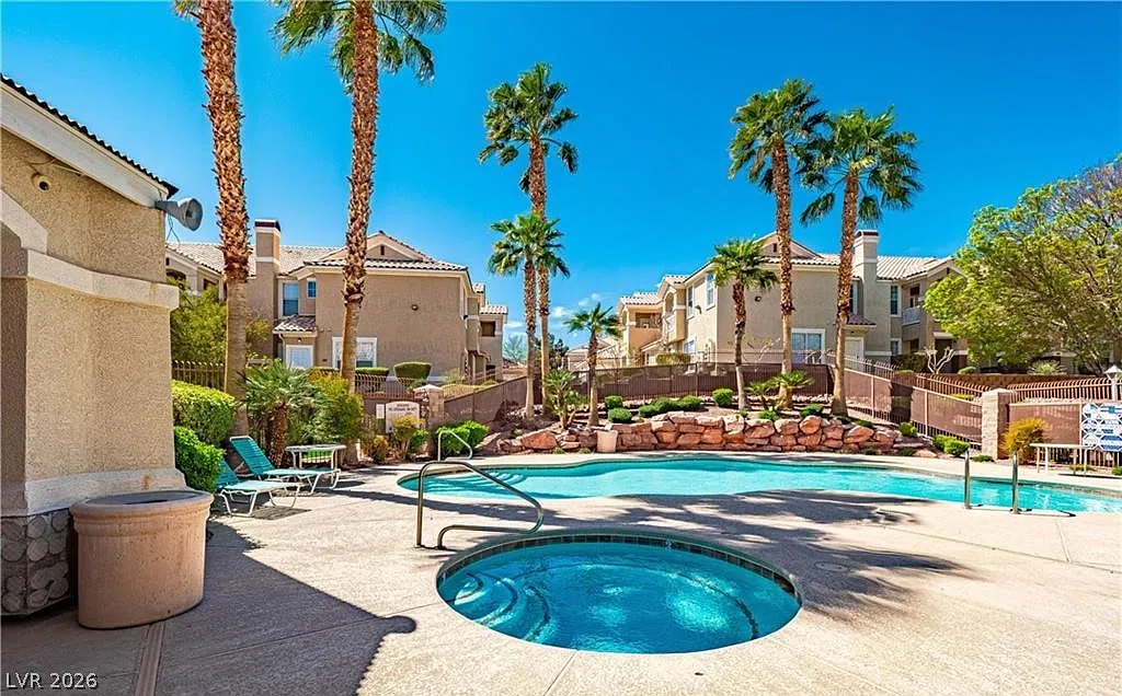 2 bed, 2.0 bath, 1056 sqft, $1,550 — Photo 3