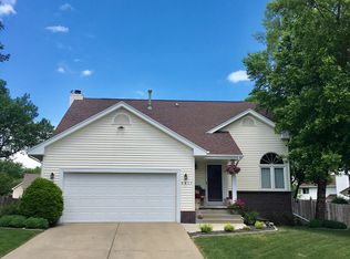 6817 Mill Pond Dr, Urbandale, IA 50322