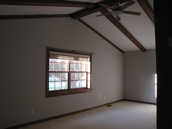 LR w cathedral ceiling