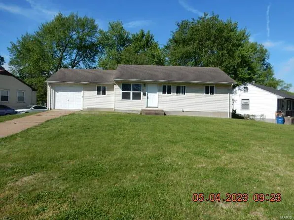 10451 Balmoral Dr, Saint Louis, MO 63137
